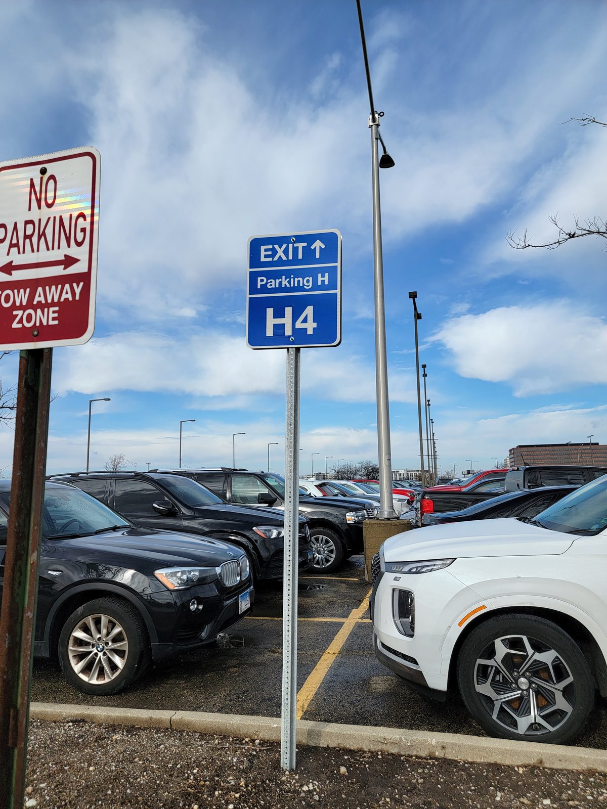 Parking at Chicago O'Hare, lot H4