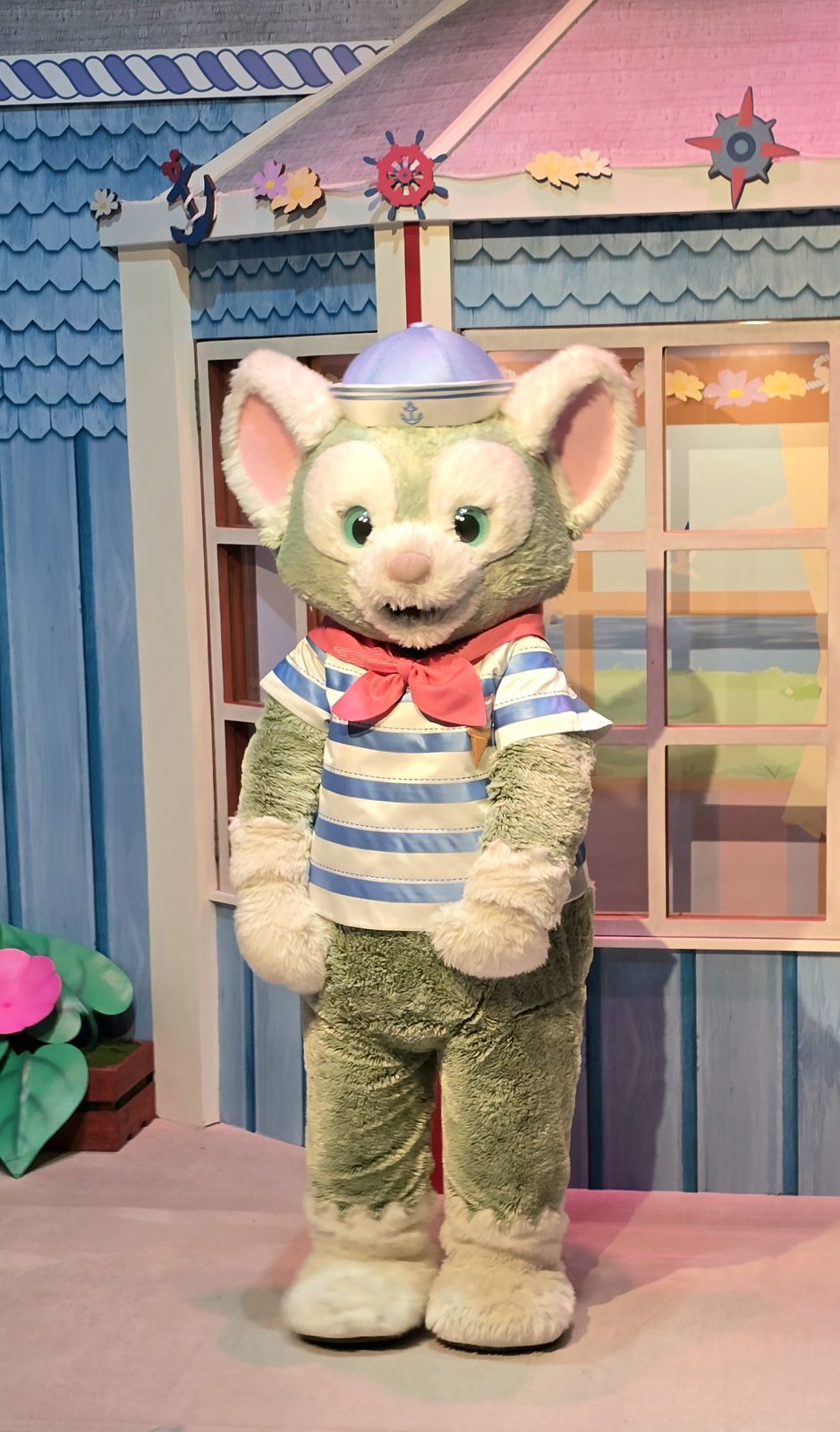Gelatoni waiting in his seaside set