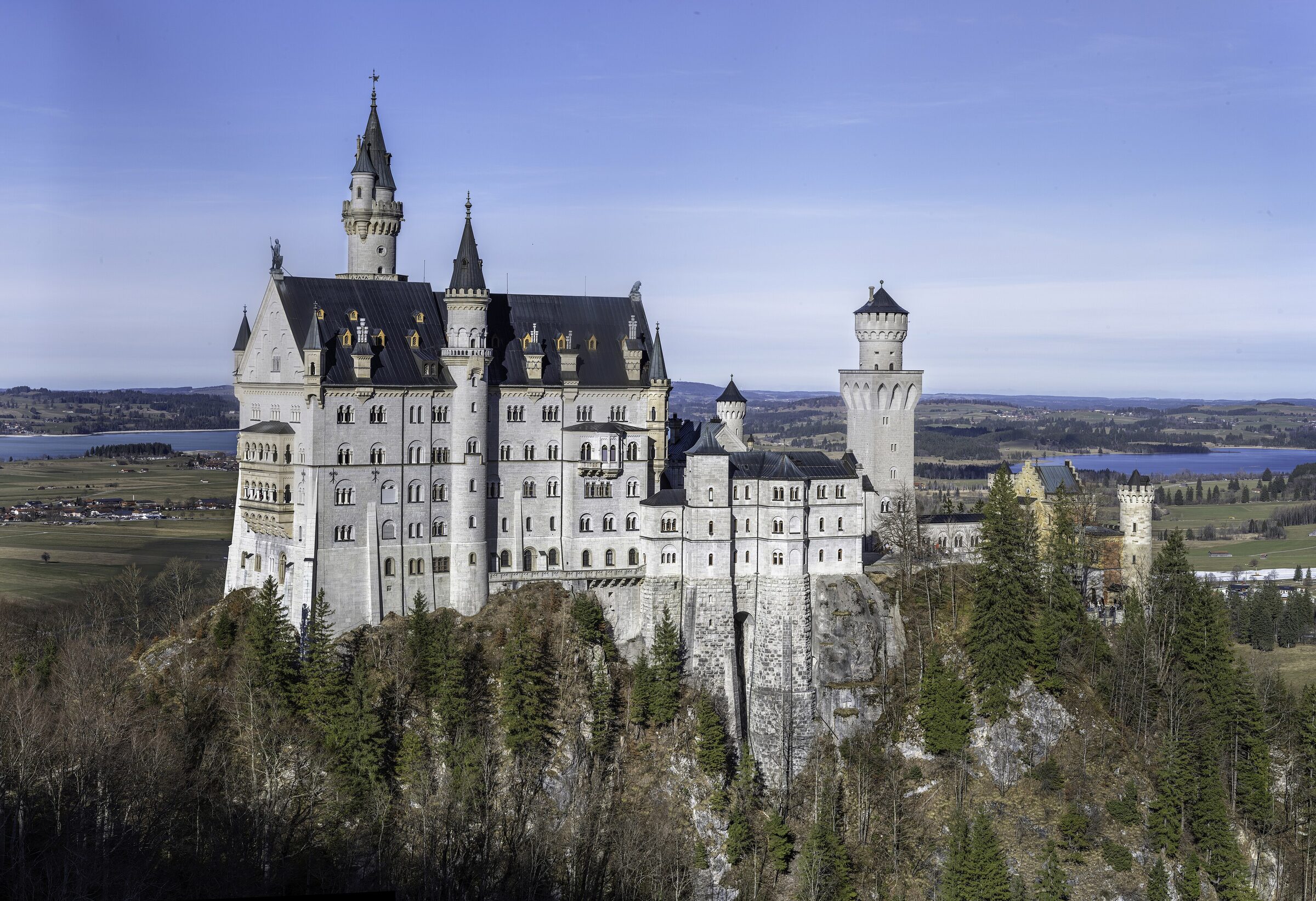 Neuschwanstein Castle (stock photo, Wikimedia Commons)