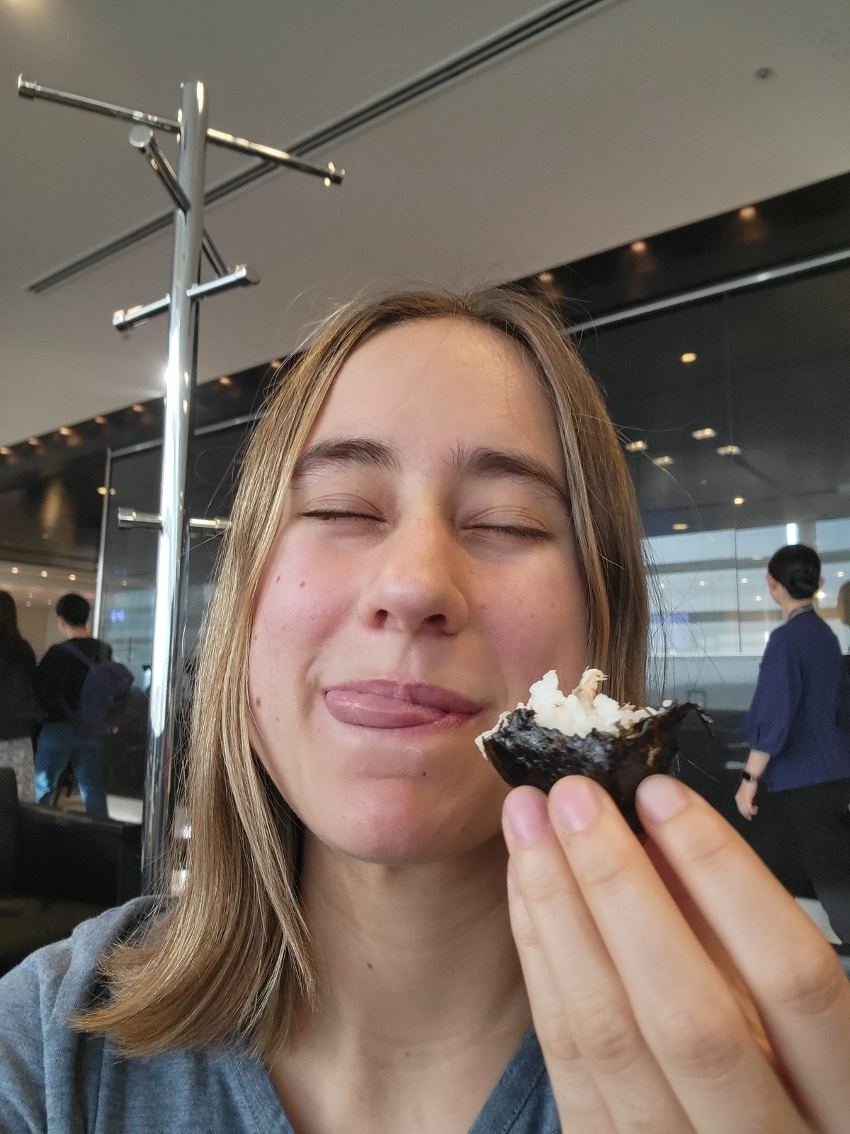 Lisa tries a rice ball at breakfast