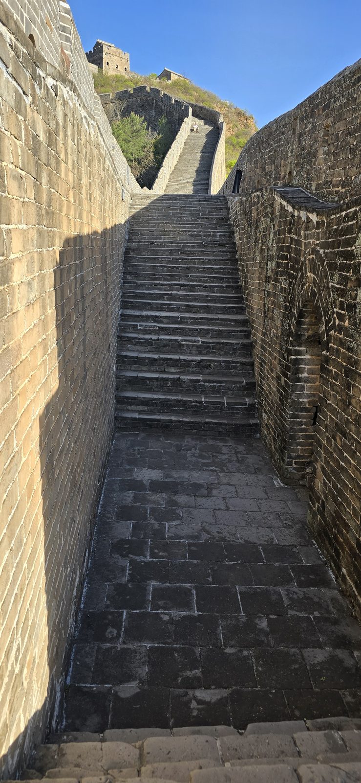 A narrow staircase between wall sections at Jinshanling